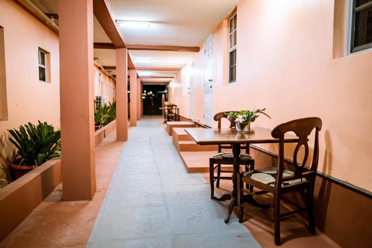 Connie'S Comfort Suites St. John's Bagian luar foto