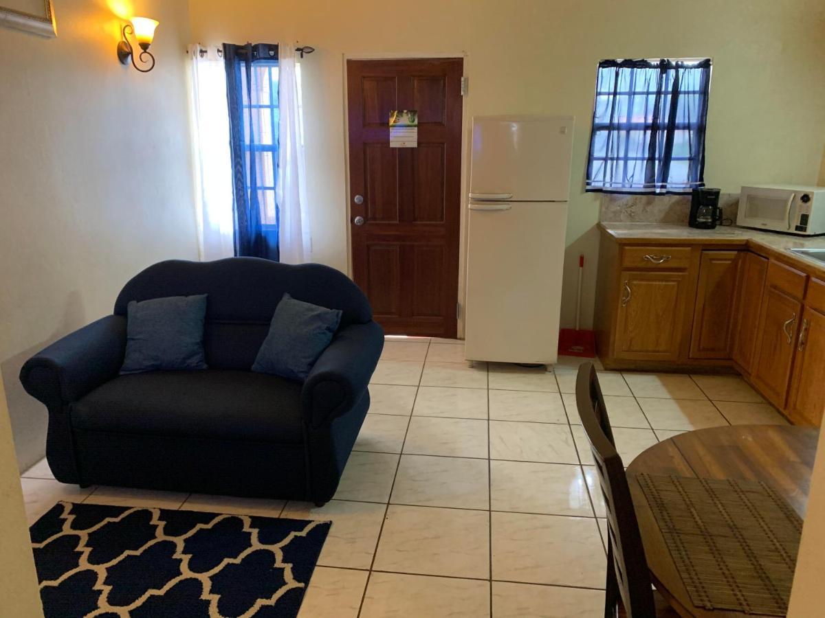Connie'S Comfort Suites St. John's Bagian luar foto