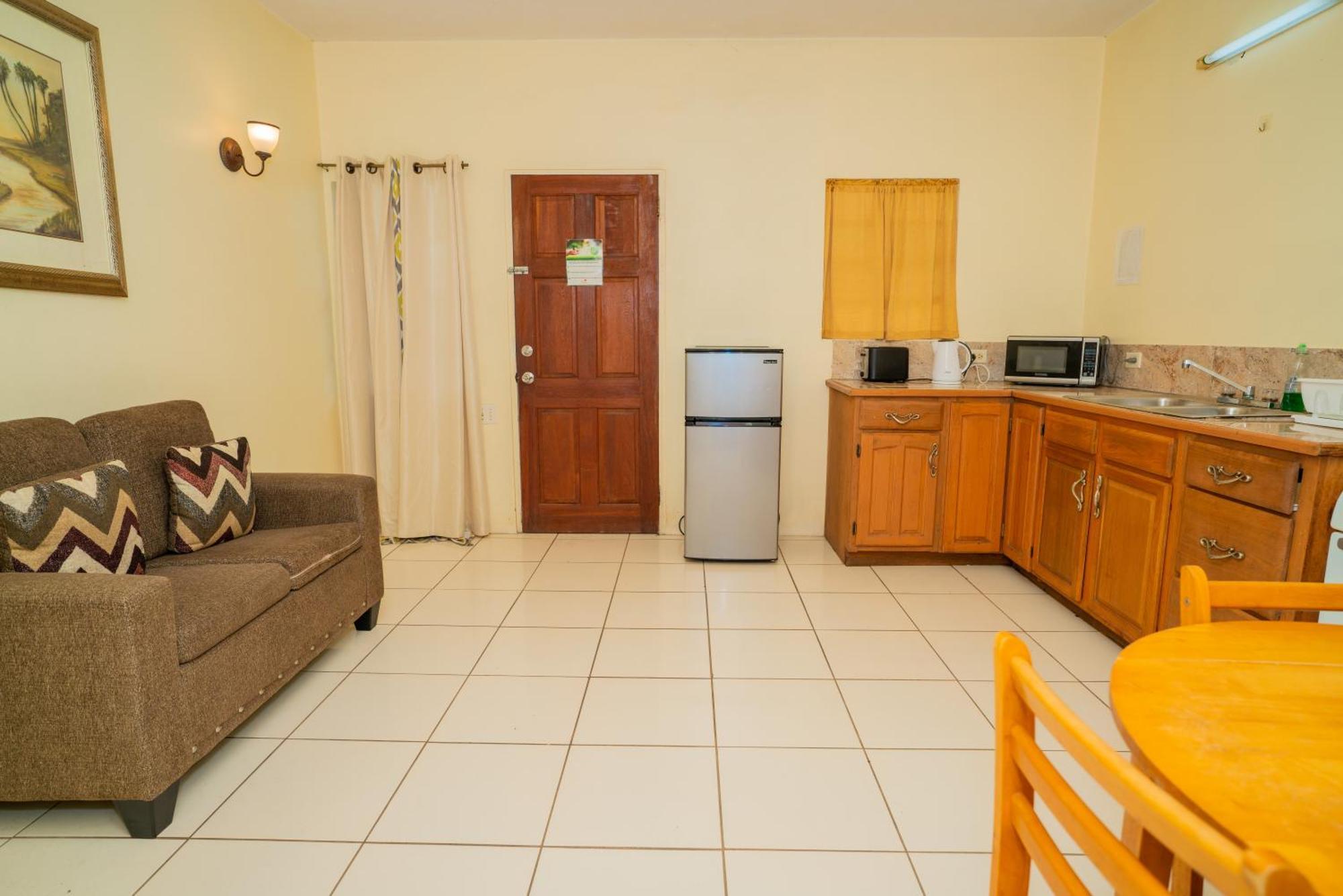 Connie'S Comfort Suites St. John's Bagian luar foto