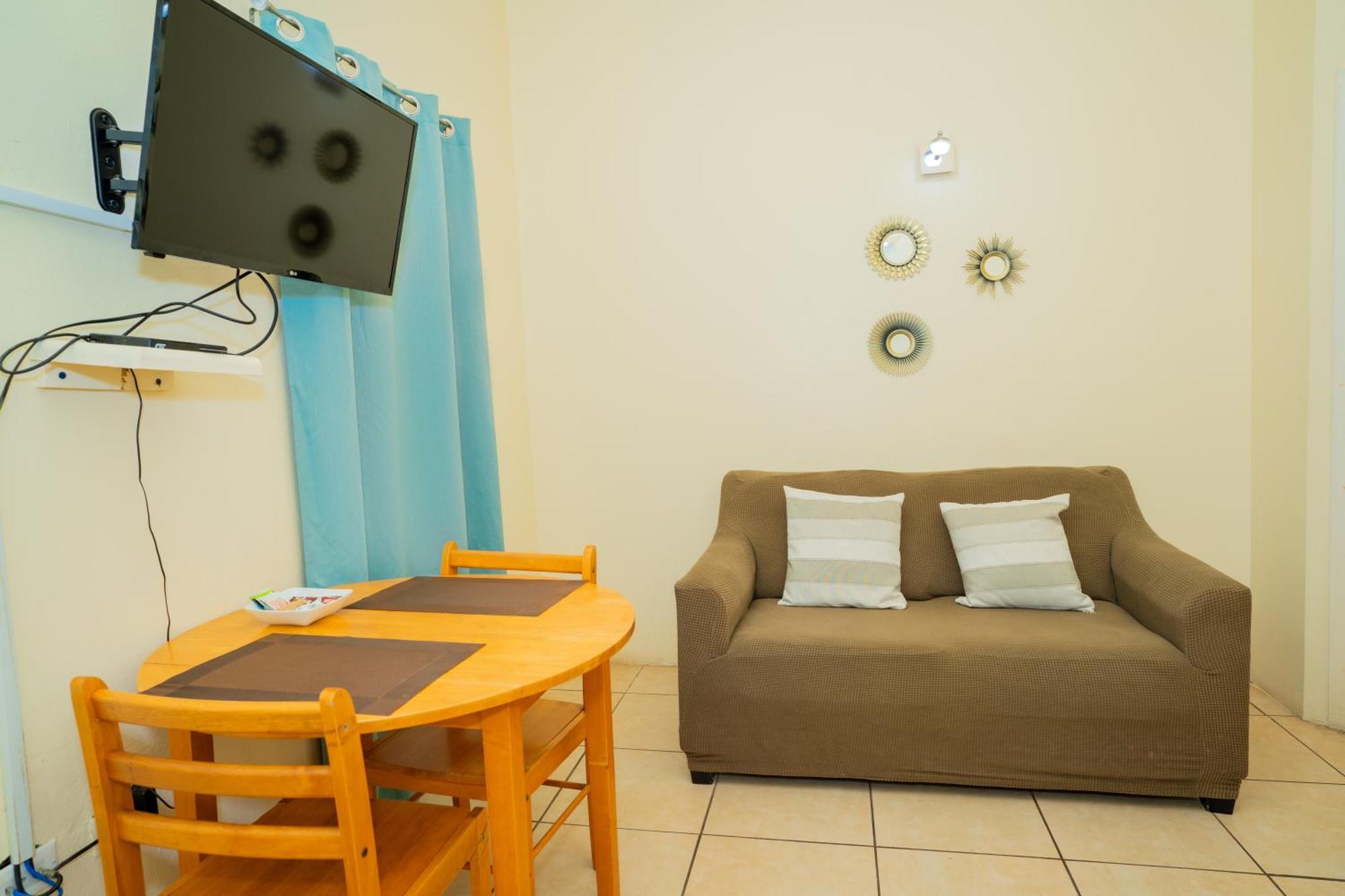 Connie'S Comfort Suites St. John's Bagian luar foto