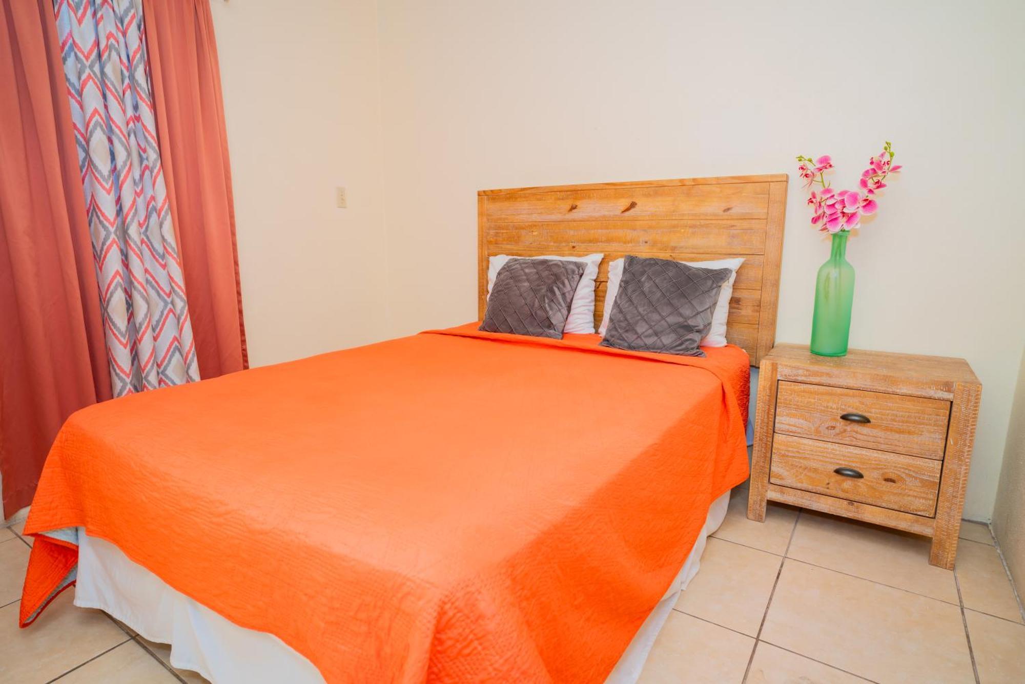 Connie'S Comfort Suites St. John's Bagian luar foto