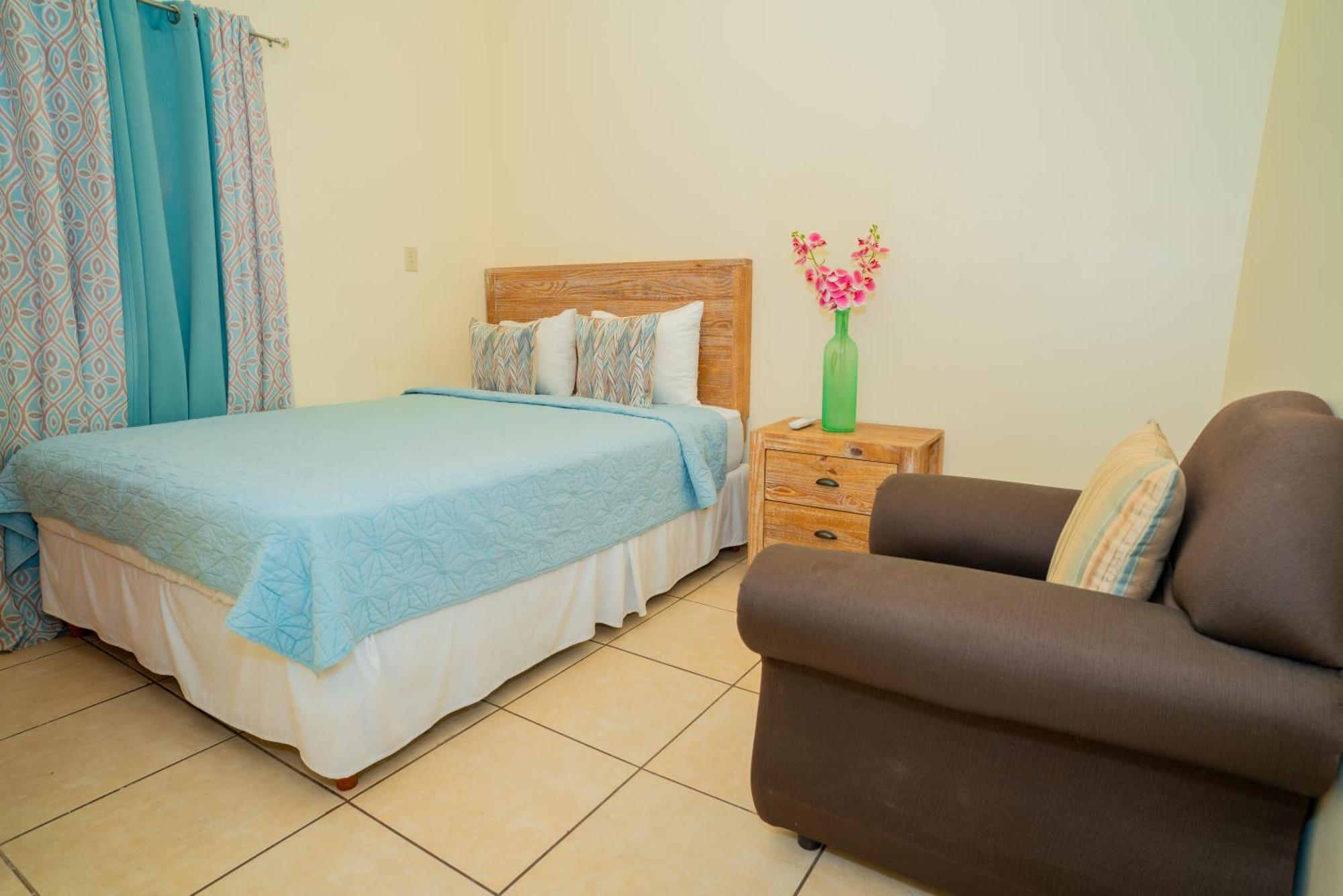 Connie'S Comfort Suites St. John's Bagian luar foto
