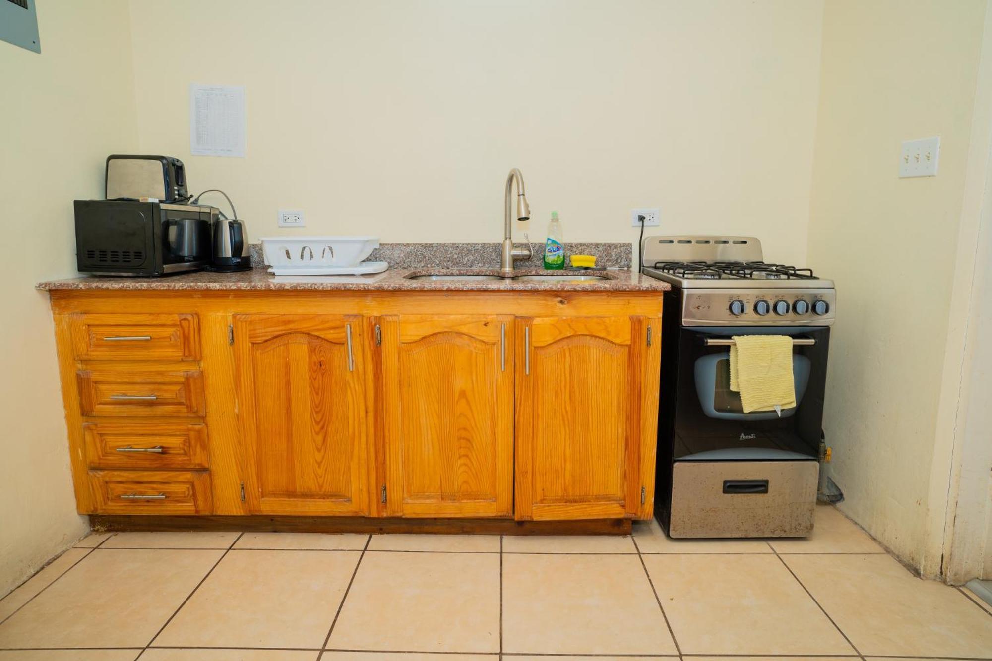 Connie'S Comfort Suites St. John's Bagian luar foto