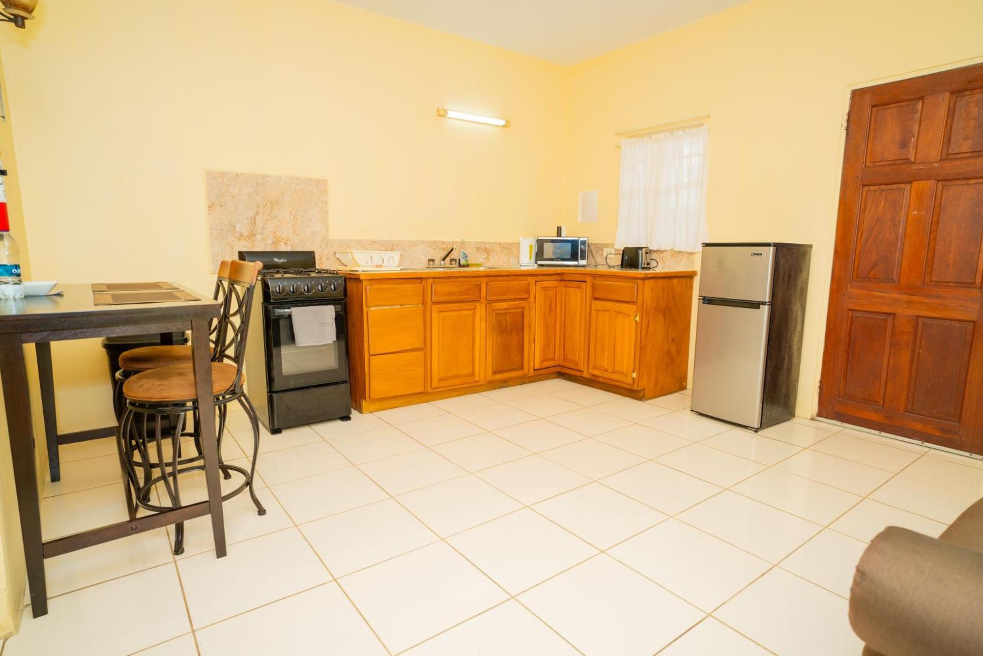 Connie'S Comfort Suites St. John's Bagian luar foto