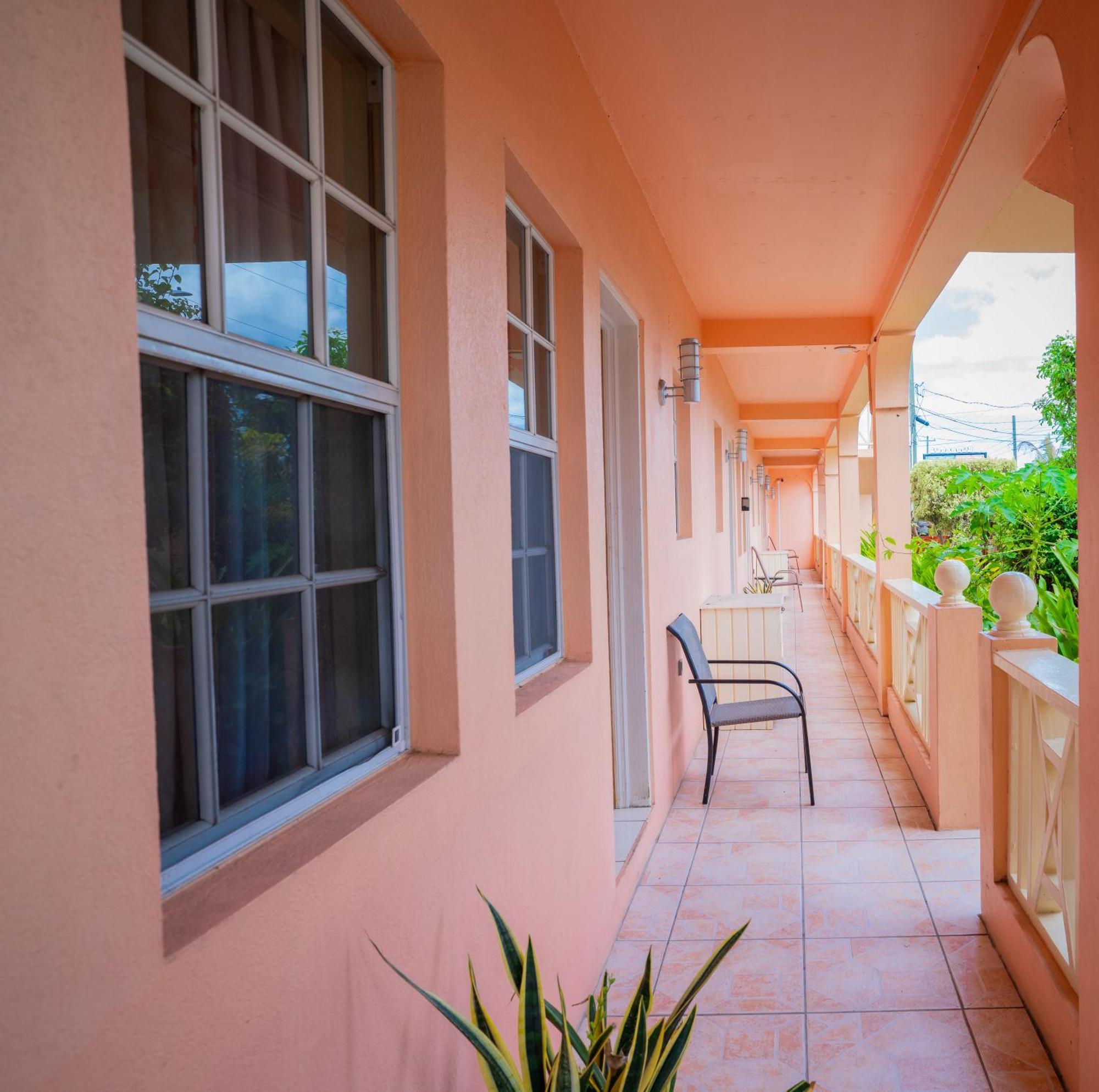 Connie'S Comfort Suites St. John's Bagian luar foto