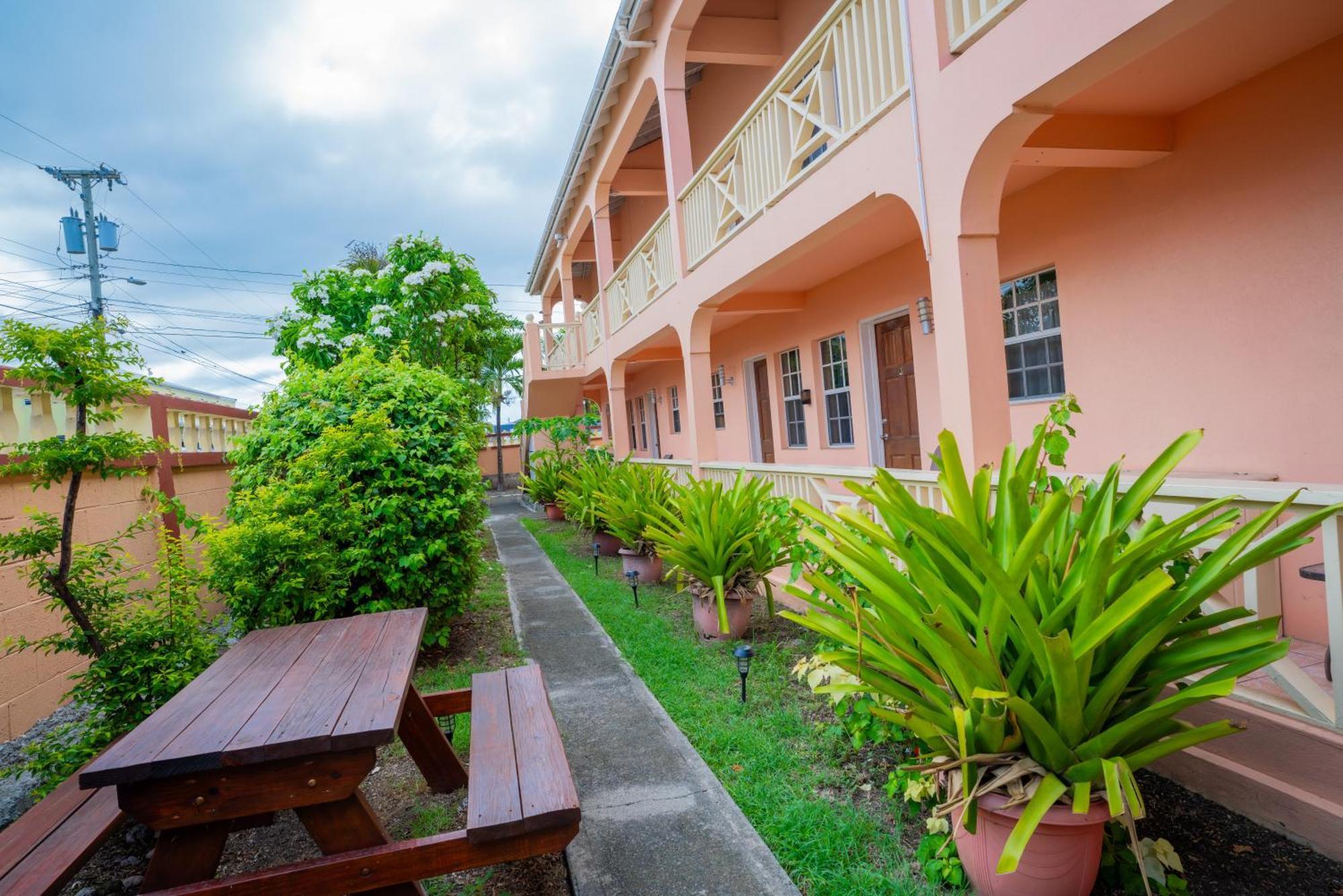 Connie'S Comfort Suites St. John's Bagian luar foto