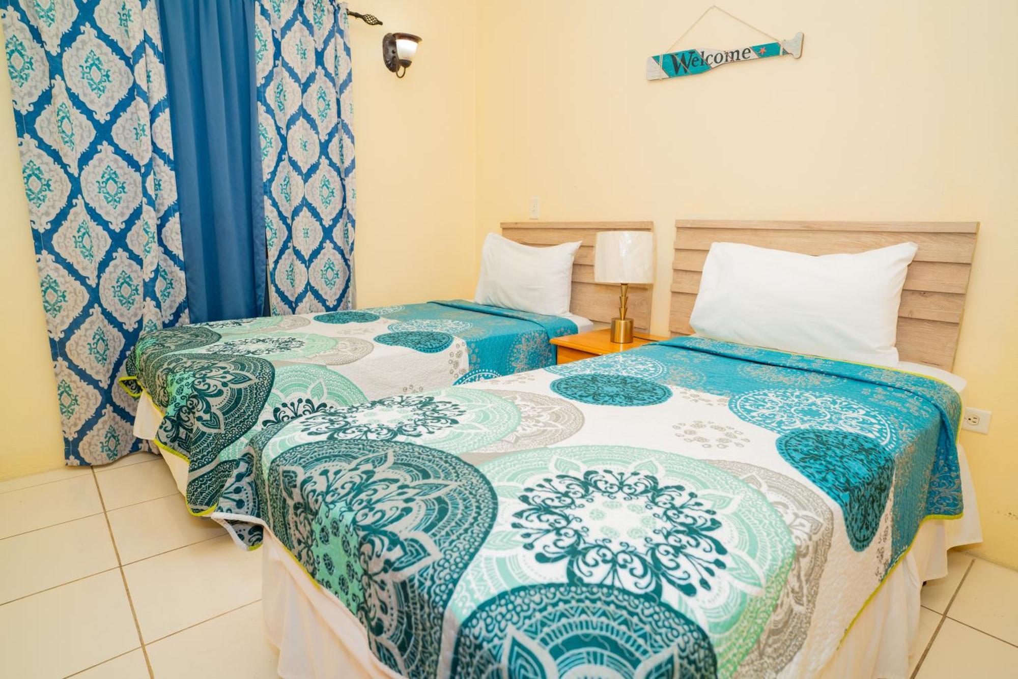 Connie'S Comfort Suites St. John's Bagian luar foto