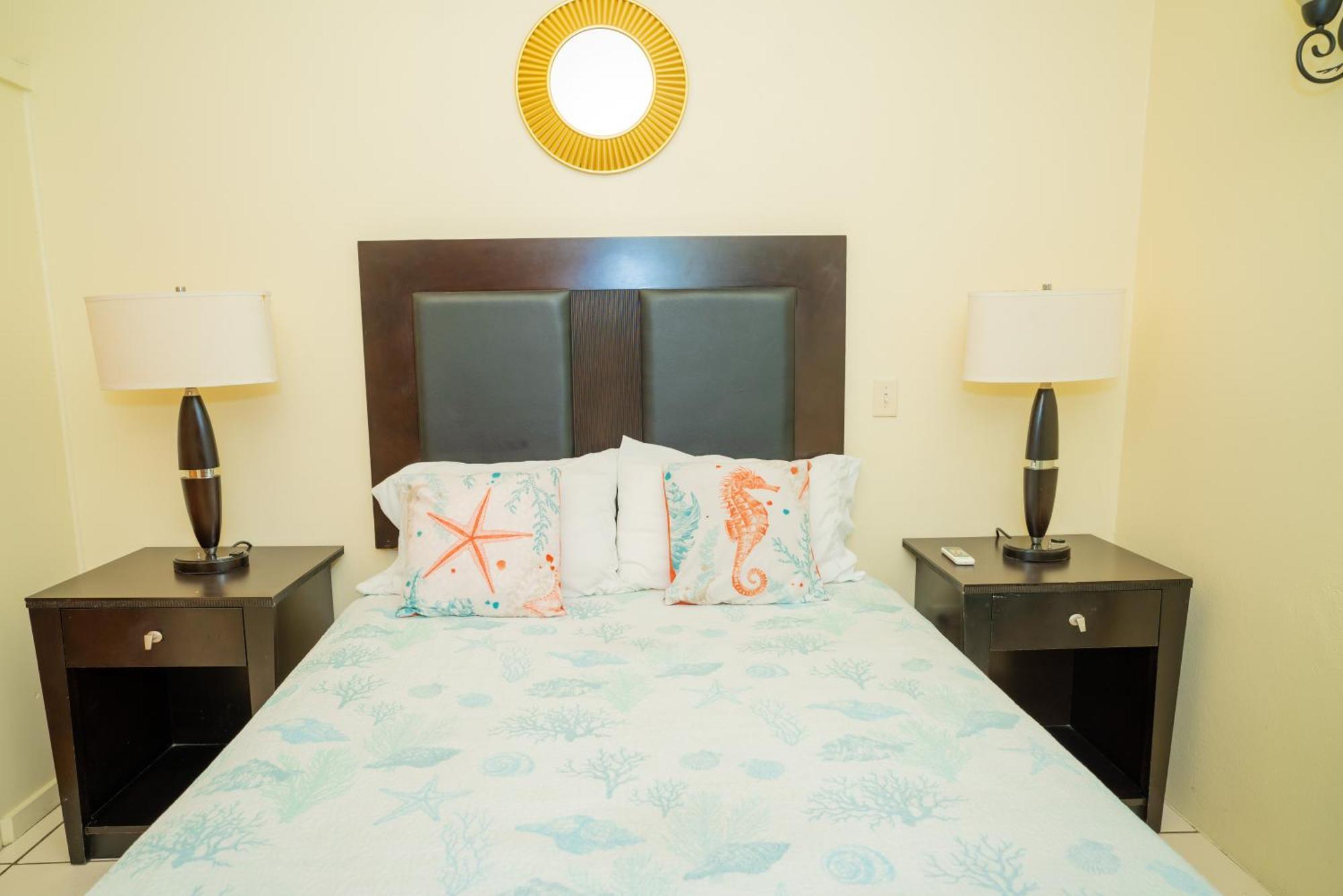 Connie'S Comfort Suites St. John's Bagian luar foto
