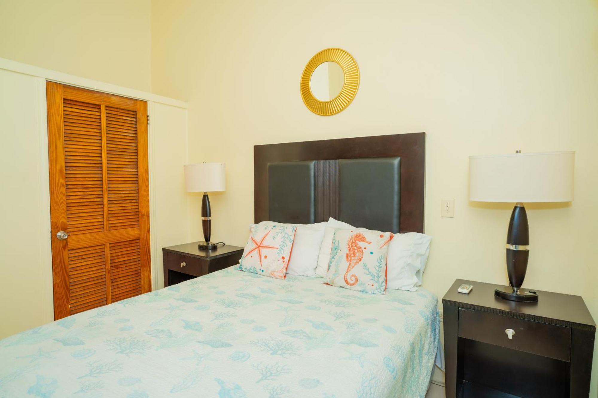 Connie'S Comfort Suites St. John's Bagian luar foto