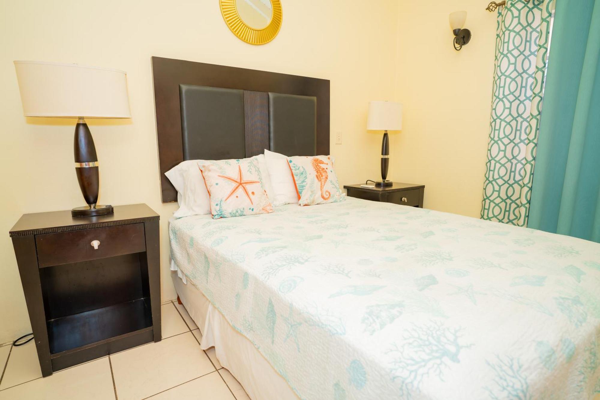 Connie'S Comfort Suites St. John's Bagian luar foto