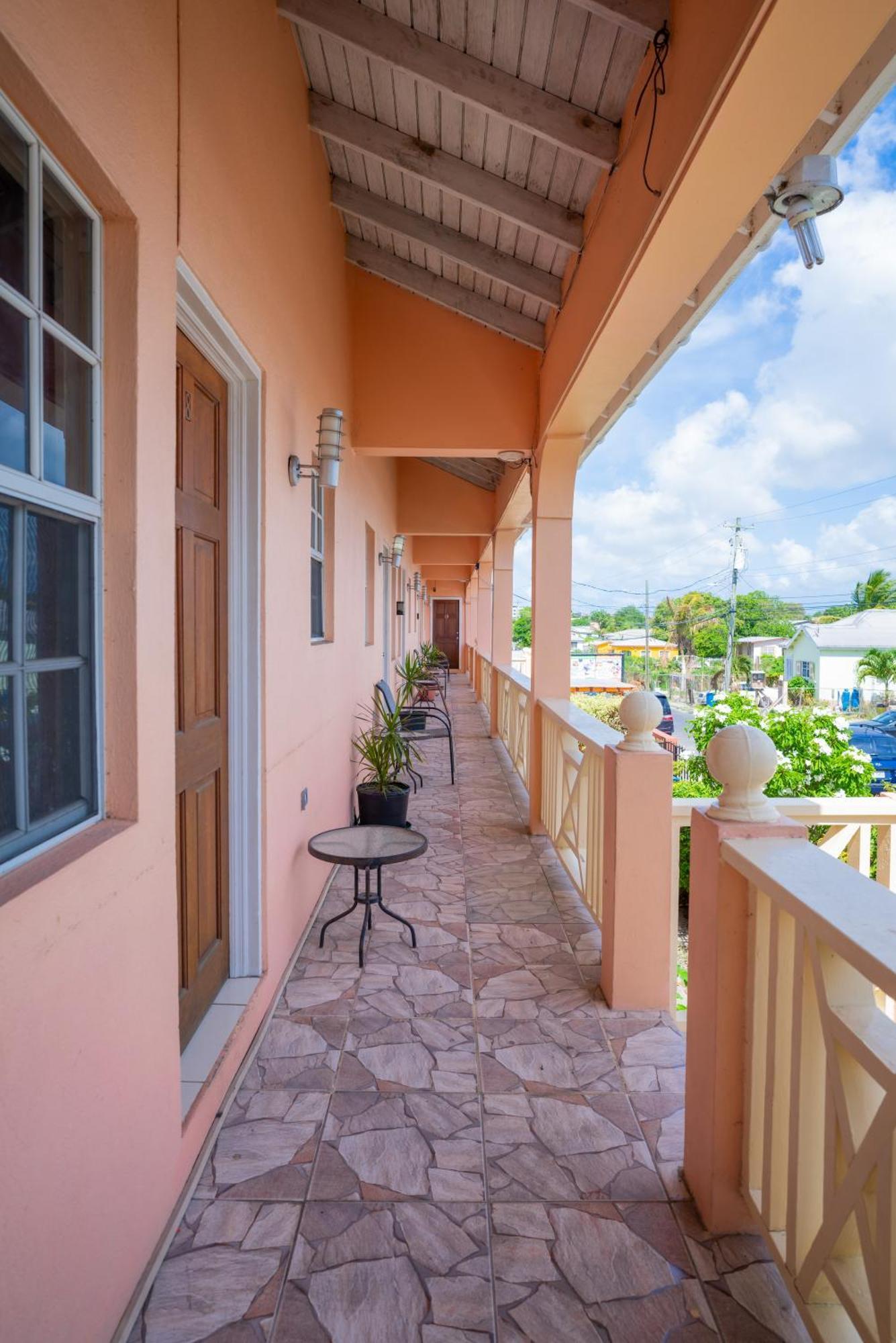 Connie'S Comfort Suites St. John's Bagian luar foto