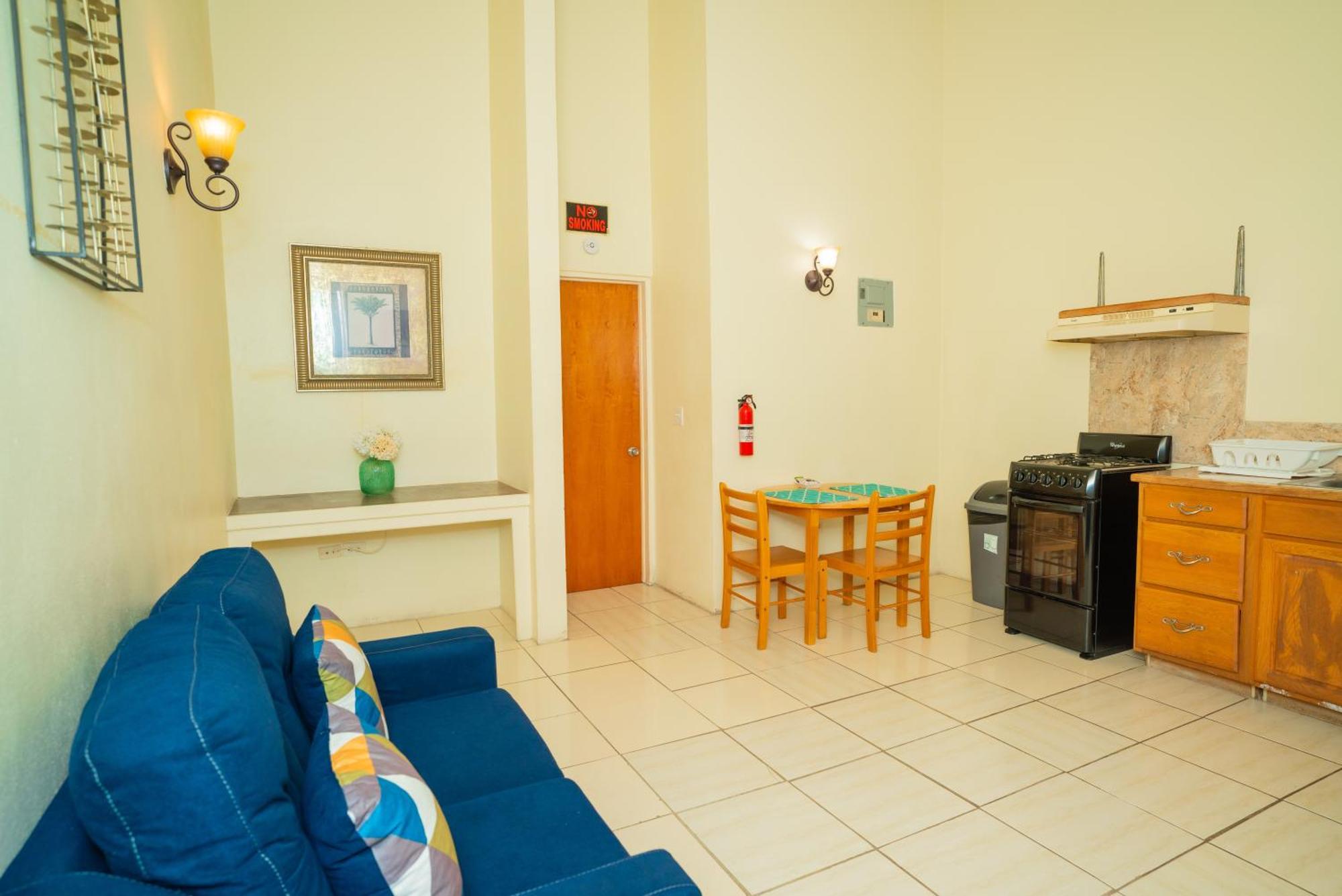 Connie'S Comfort Suites St. John's Bagian luar foto
