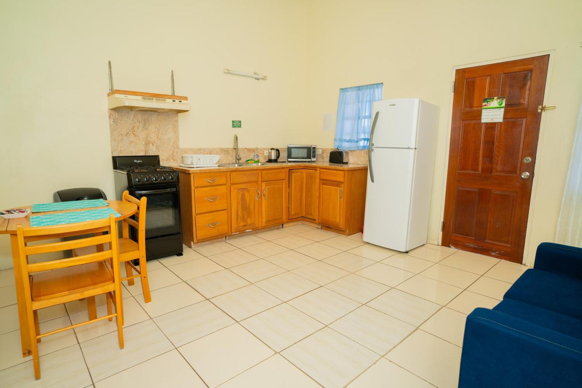 Connie'S Comfort Suites St. John's Bagian luar foto