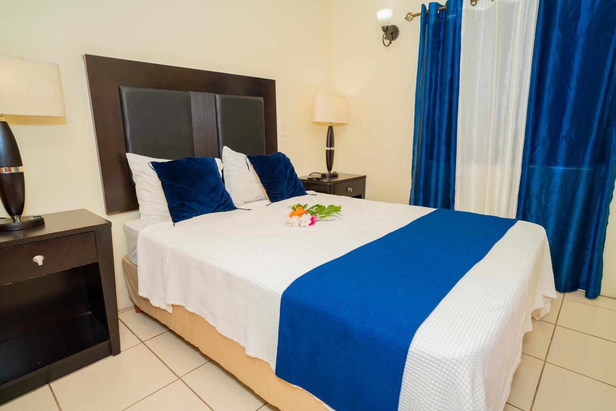 Connie'S Comfort Suites St. John's Bagian luar foto