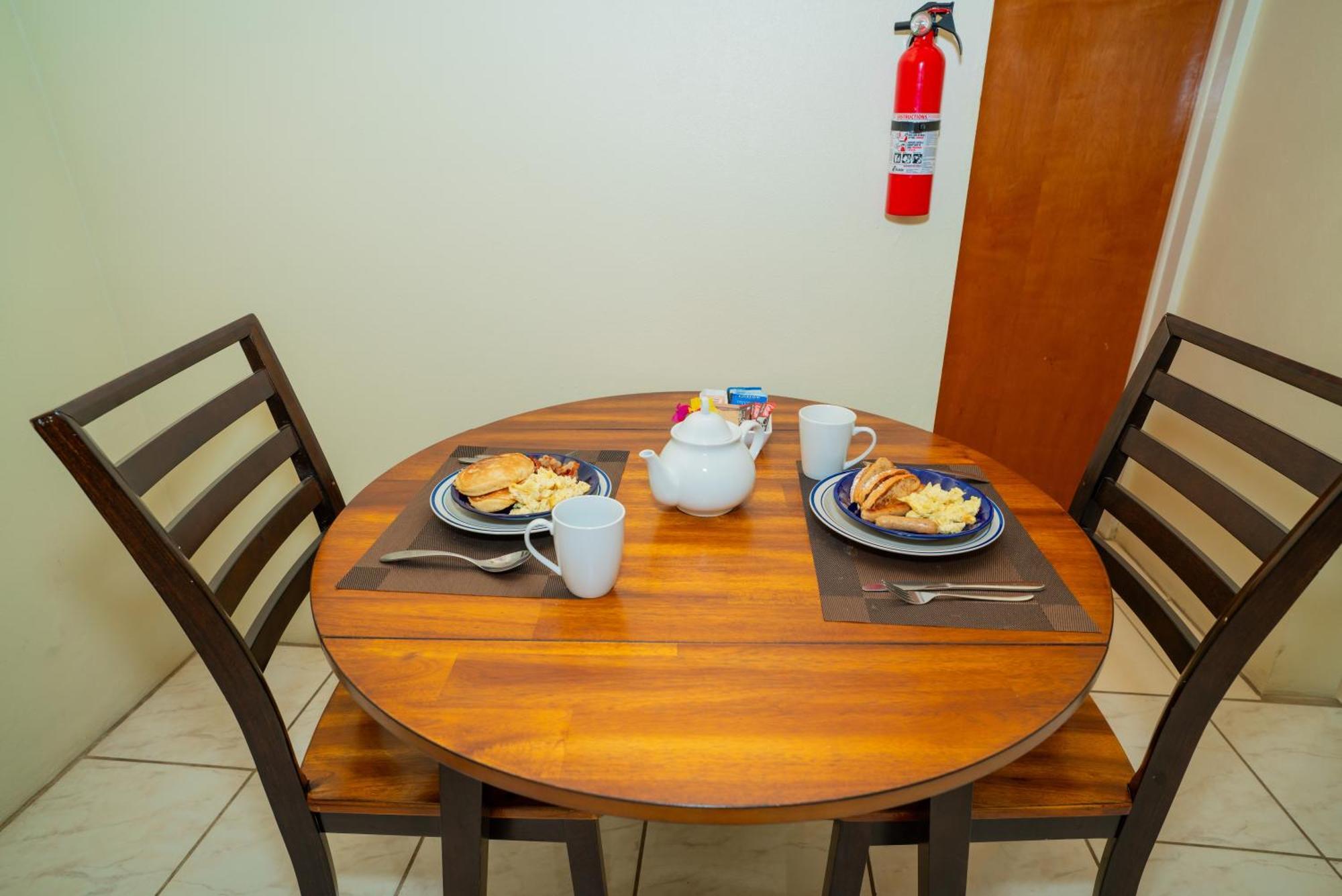 Connie'S Comfort Suites St. John's Bagian luar foto