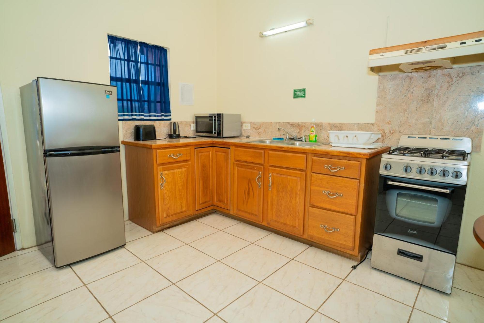 Connie'S Comfort Suites St. John's Bagian luar foto