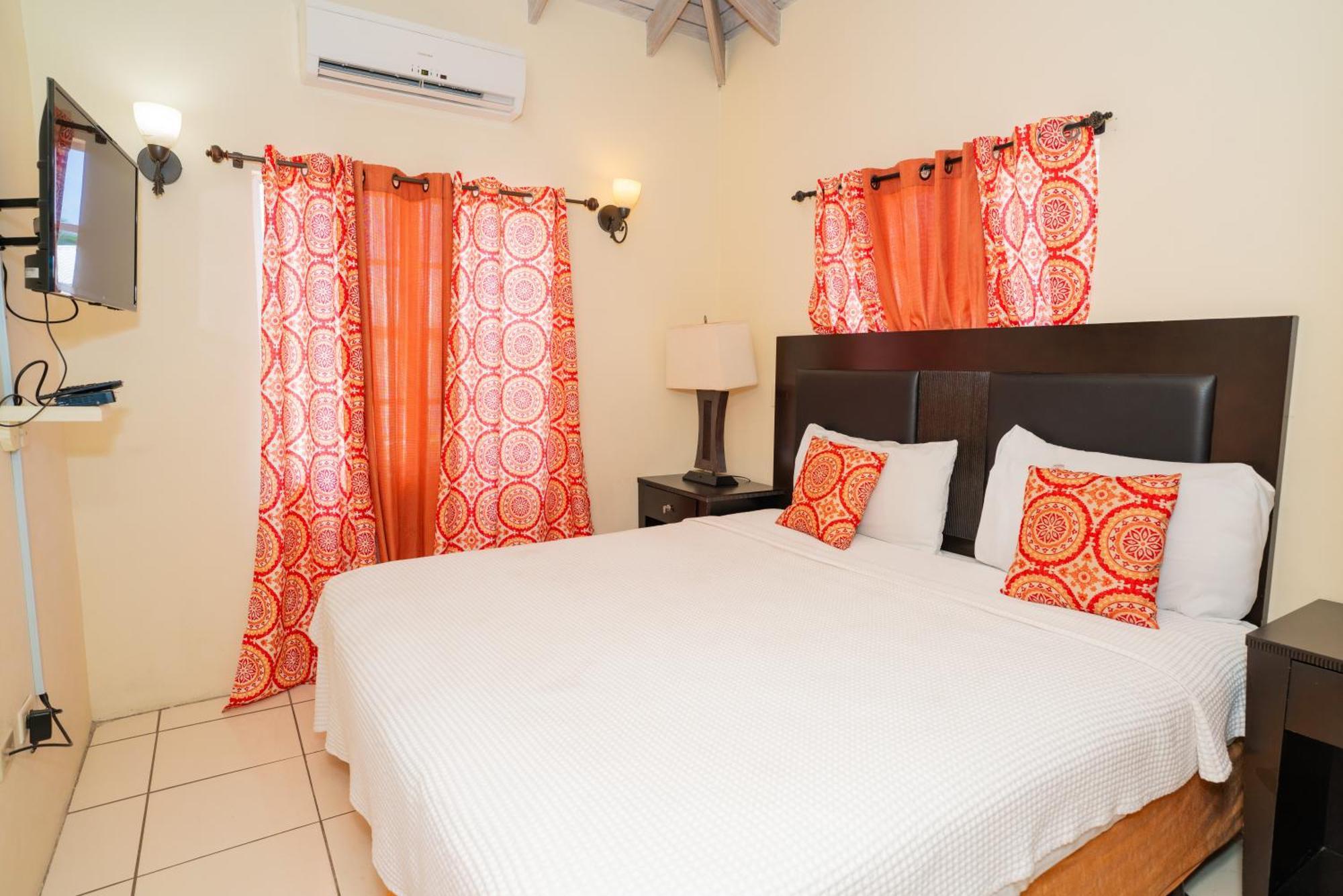 Connie'S Comfort Suites St. John's Bagian luar foto
