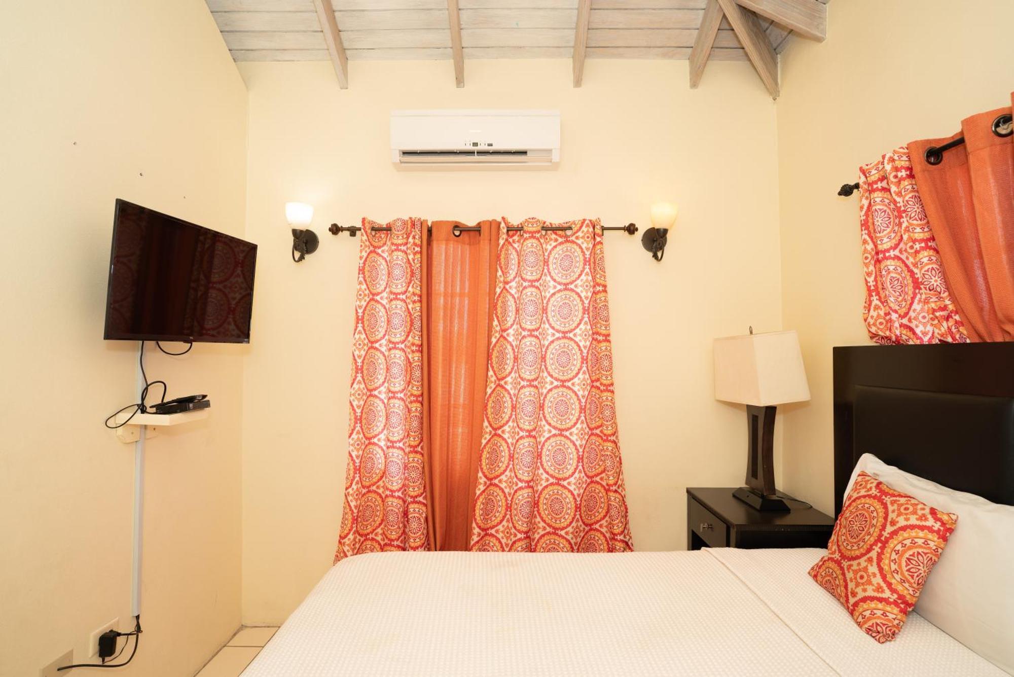 Connie'S Comfort Suites St. John's Bagian luar foto