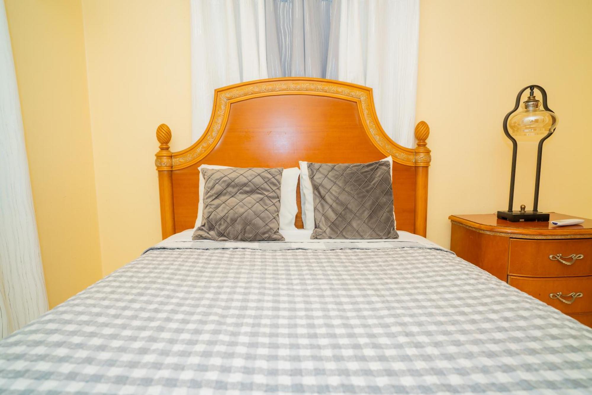 Connie'S Comfort Suites St. John's Bagian luar foto