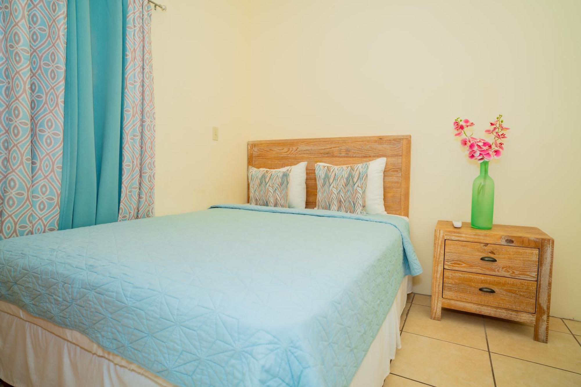 Connie'S Comfort Suites St. John's Bagian luar foto