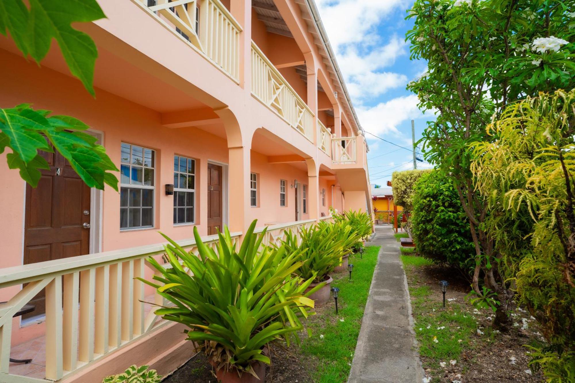 Connie'S Comfort Suites St. John's Bagian luar foto