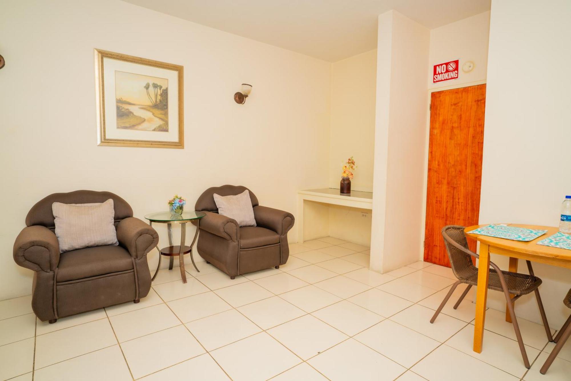 Connie'S Comfort Suites St. John's Bagian luar foto