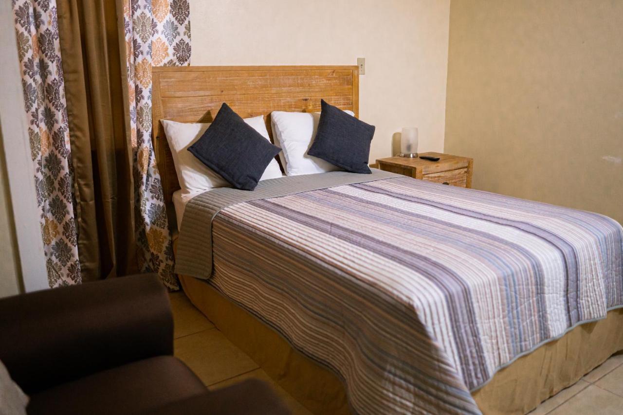 Connie'S Comfort Suites St. John's Bagian luar foto