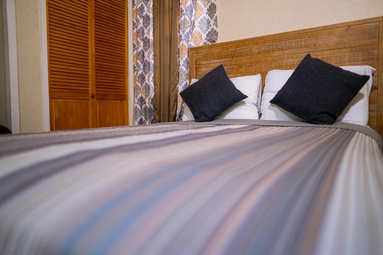 Connie'S Comfort Suites St. John's Bagian luar foto