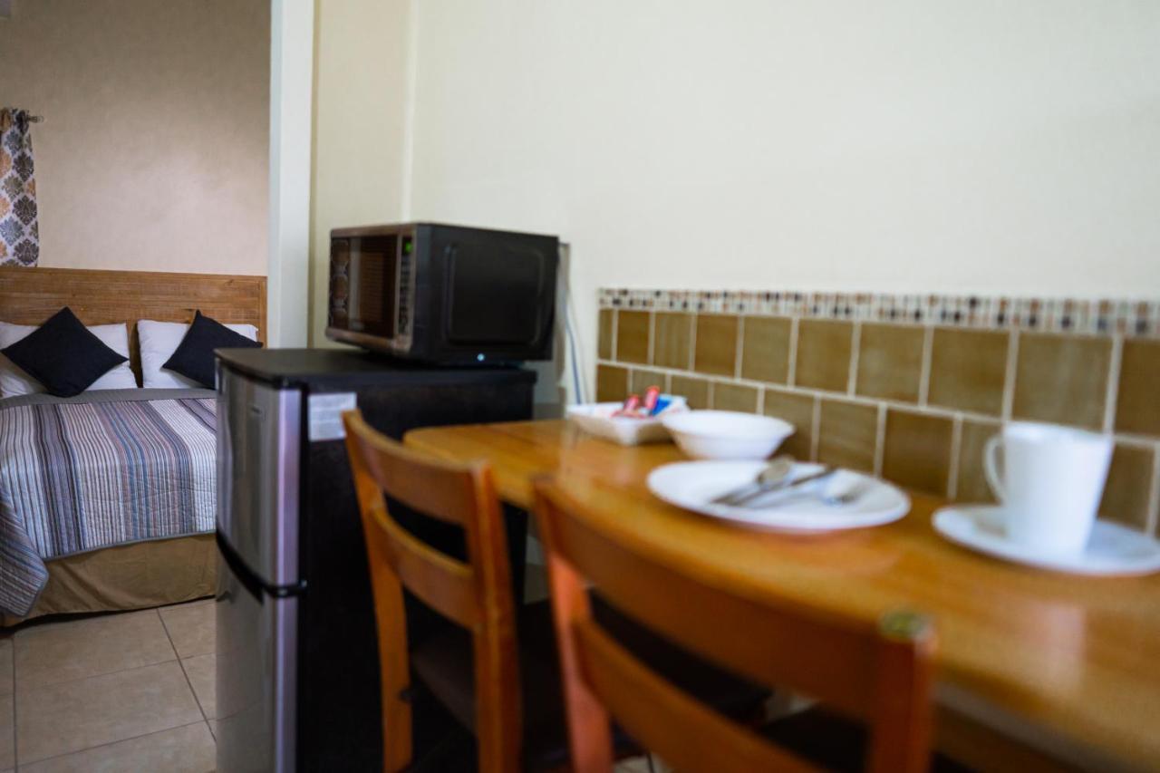 Connie'S Comfort Suites St. John's Bagian luar foto